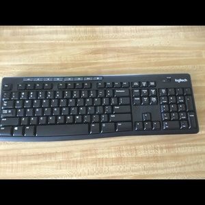 WIRELESS LOGITECH KEYBOARD + MOUSE